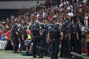 阿特金森：防守之所以出现很多漏洞和进攻端20次失误有关（阿特金森：防守屡现漏洞，关键在进攻端的20次失误）