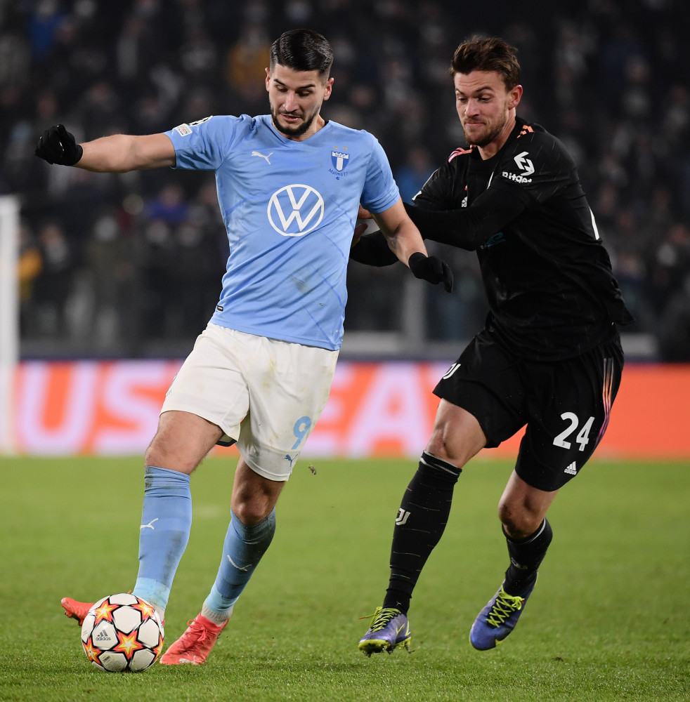 前15轮德甲凯恩6次当选全场最佳，比其他球员至少多3次（德甲前15轮，凯恩6次当选全场最佳，领先其余球员至少3次）