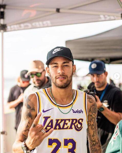 世体：巴萨有意霍芬海姆前锋阿斯拉尼，解约金最高2900万（世体：巴萨相中霍芬海姆前锋阿斯拉尼，解约金上限为2900万）