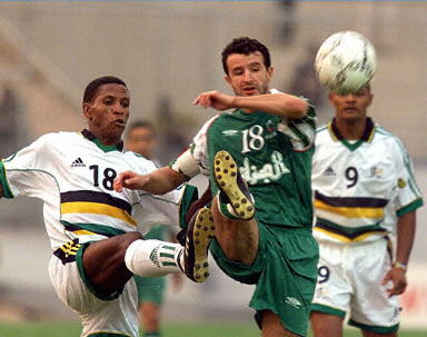 山东高速男篮昂首晋级俱乐部杯八强 阵容淬炼蓄力CBA新赛季（山东高速男篮杀入俱乐部杯八强 阵容打磨为CBA新赛季蓄势待发）